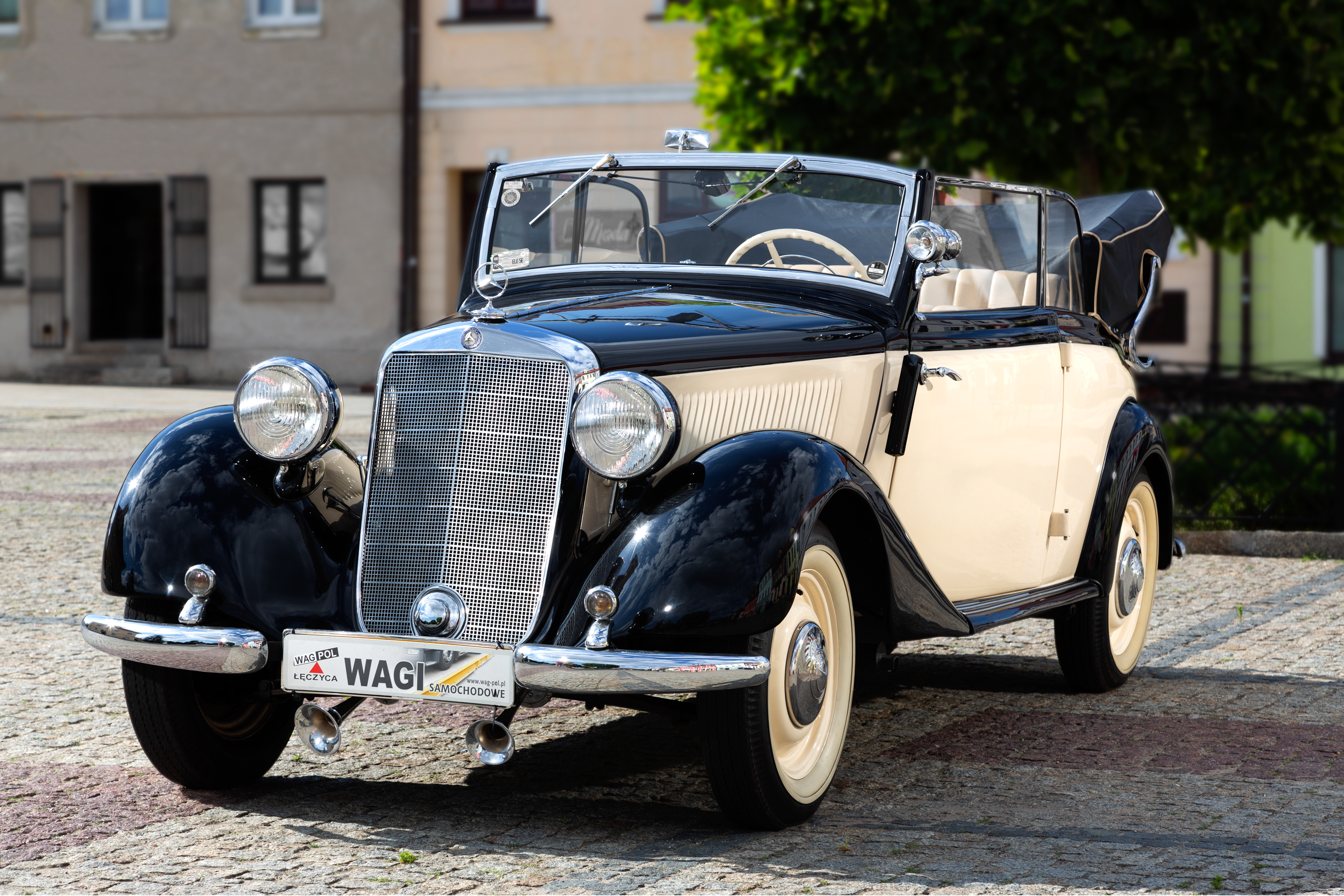 Mercedes-Benz R107 — stadion