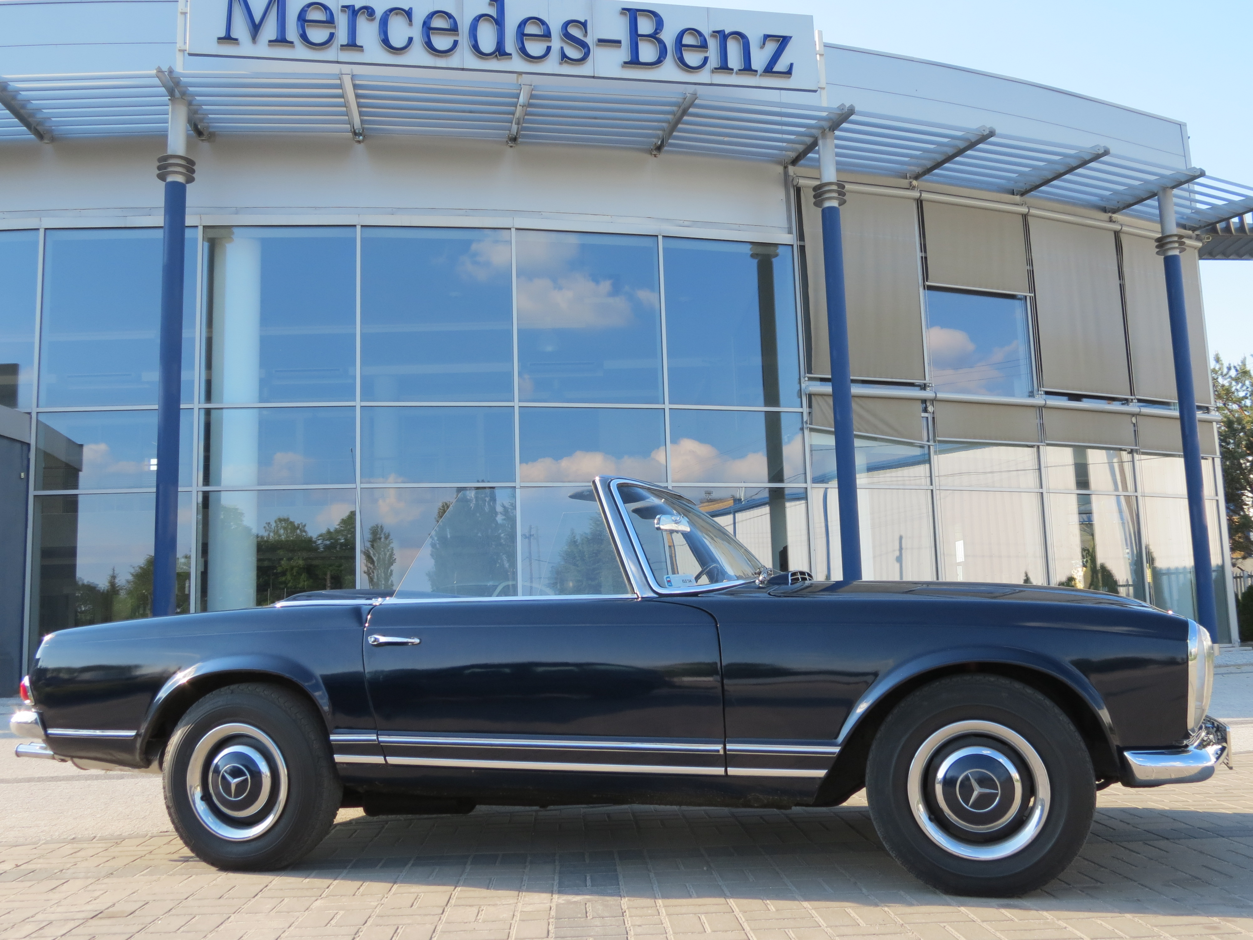 Mercedes-Benz R107 — stadion