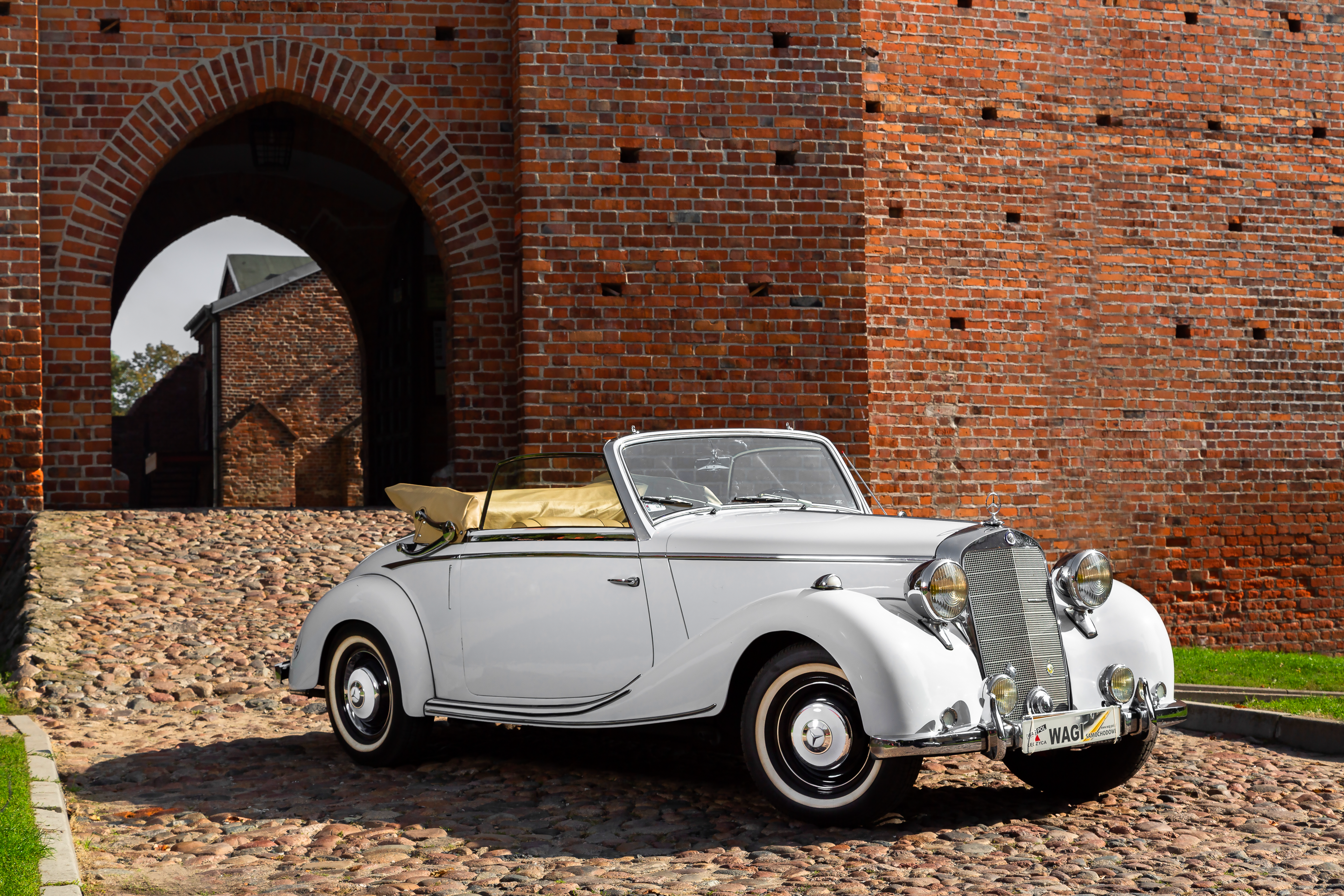 Mercedes-Benz R107 — stadion